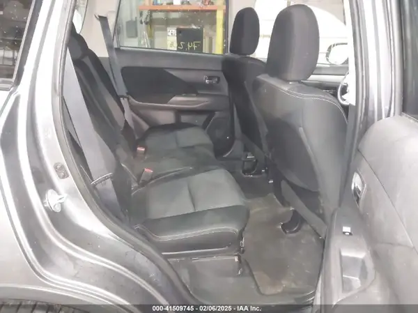 JA4AD2A30JJ003838 2018 MITSUBISHI OUTLANDER - Image 8