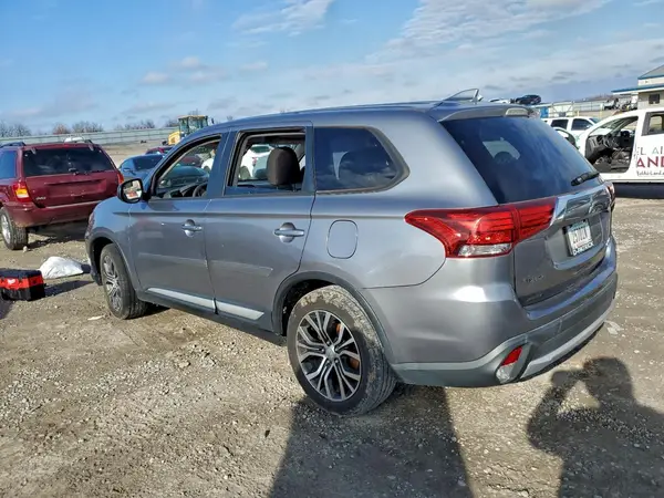 JA4AD2A30JZ000715 2018 MITSUBISHI OUTLANDER - Image 2