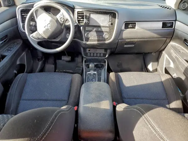 JA4AD2A30JZ000715 2018 MITSUBISHI OUTLANDER - Image 8