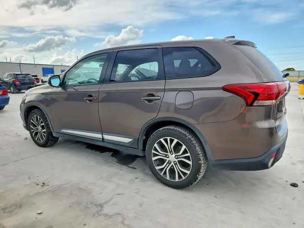 JA4AD2A30JZ002674 2018 MITSUBISHI OUTLANDER - Image 2