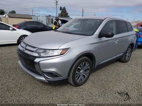 JA4AD2A30JZ004571 2018 MITSUBISHI OUTLANDER - Image 2