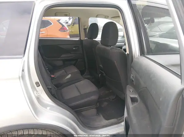 JA4AD2A30JZ004571 2018 MITSUBISHI OUTLANDER - Image 8