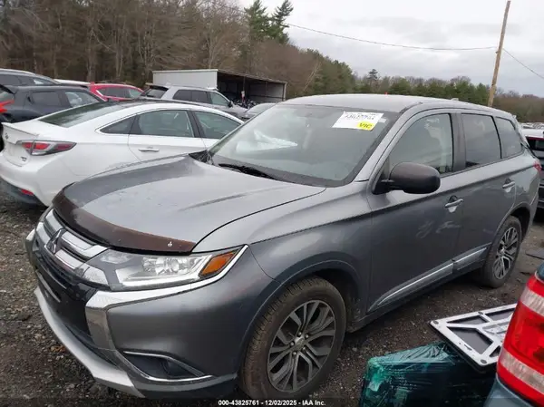 JA4AD2A30JZ049395 2018 MITSUBISHI OUTLANDER - Image 2