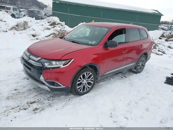 JA4AD2A30JZ052278 2018 MITSUBISHI OUTLANDER - Image 2