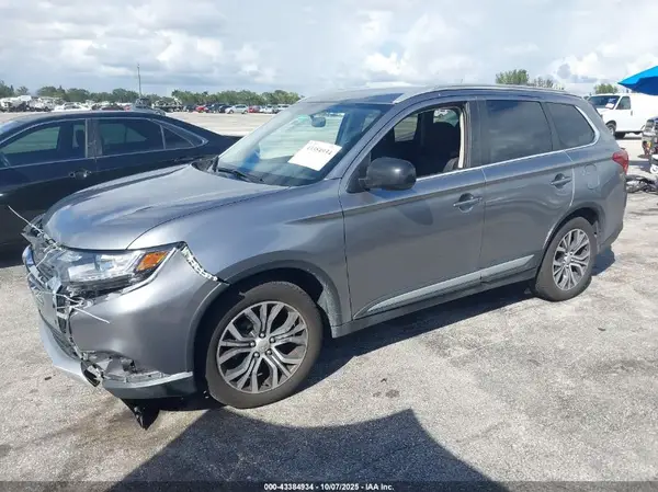 JA4AD2A30JZ055102 2018 MITSUBISHI OUTLANDER - Image 2