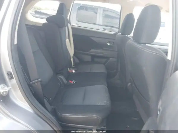 JA4AD2A30JZ055102 2018 MITSUBISHI OUTLANDER - Image 8