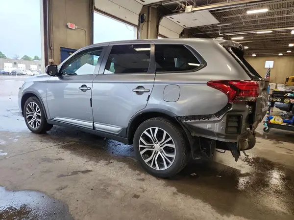 JA4AD2A30JZ055259 2018 MITSUBISHI OUTLANDER - Image 2