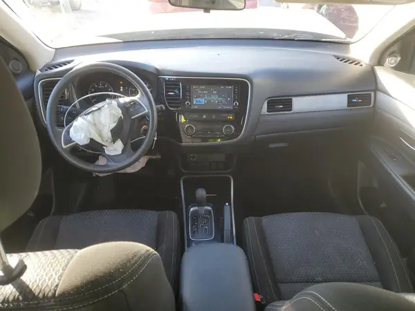 JA4AD2A30JZ060767 2018 MITSUBISHI OUTLANDER - Image 8