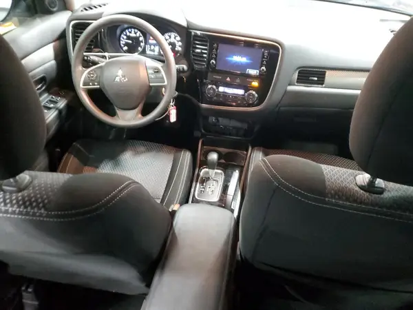 JA4AD2A30JZ063880 2018 MITSUBISHI OUTLANDER - Image 8