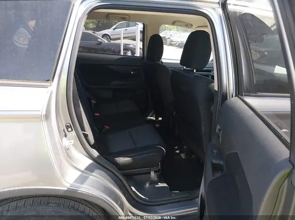 JA4AD2A30KZ053769 2019 MITSUBISHI OUTLANDER - Image 8