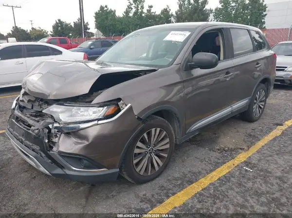 JA4AD2A30KZ055926 2019 MITSUBISHI OUTLANDER - Image 2