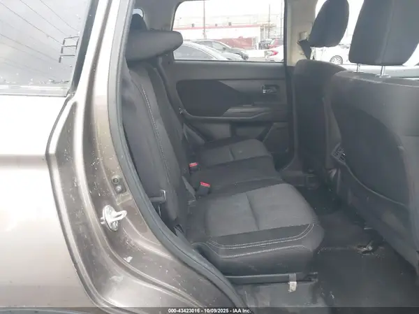 JA4AD2A30KZ055926 2019 MITSUBISHI OUTLANDER - Image 8