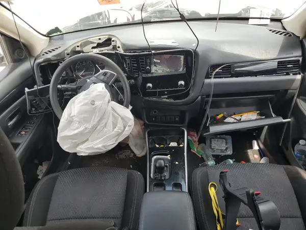 JA4AD2A30LZ011801 2020 MITSUBISHI OUTLANDER - Image 8