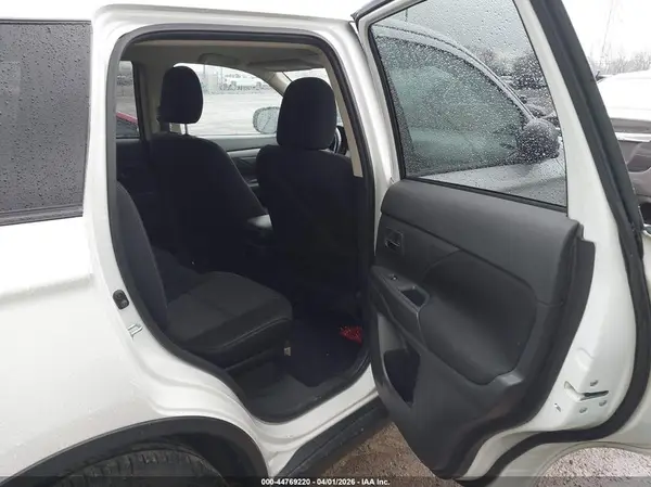 JA4AD2A31GZ049902 2016 MITSUBISHI OUTLANDER - Image 8