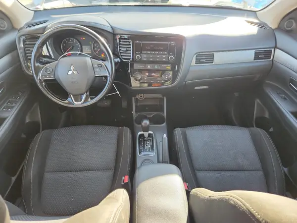 JA4AD2A31GZ054002 2016 MITSUBISHI OUTLANDER - Image 8