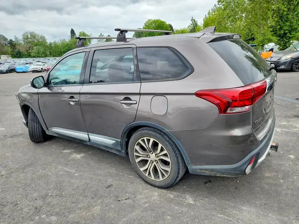 JA4AD2A31HZ008879 2017 MITSUBISHI OUTLANDER - Image 2