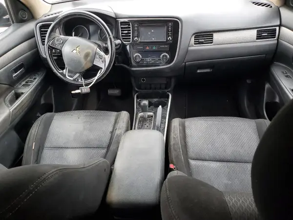 JA4AD2A31HZ015864 2017 MITSUBISHI OUTLANDER - Image 8