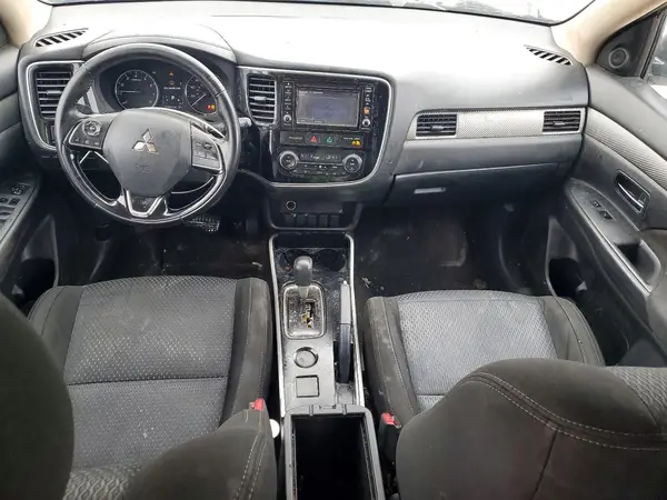 JA4AD2A31HZ023088 2017 MITSUBISHI OUTLANDER - Image 8