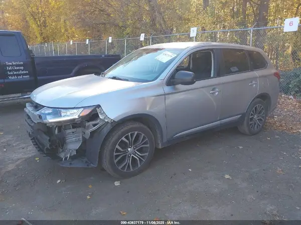 JA4AD2A31JJ000284 2018 MITSUBISHI OUTLANDER - Image 2