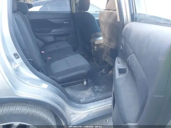 JA4AD2A31JJ000284 2018 MITSUBISHI OUTLANDER - Image 8