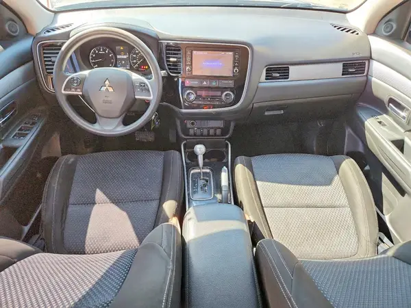 JA4AD2A31JJ000396 2018 MITSUBISHI OUTLANDER - Image 8