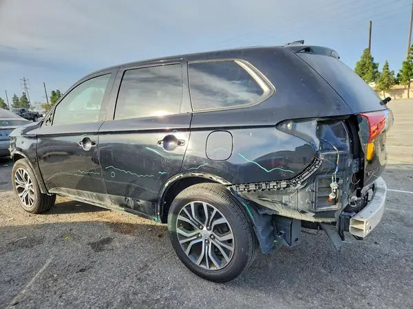 JA4AD2A31JJ003976 2018 MITSUBISHI OUTLANDER - Image 2