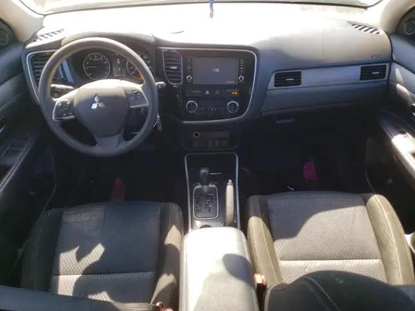 JA4AD2A31JJ004173 2018 MITSUBISHI OUTLANDER - Image 8