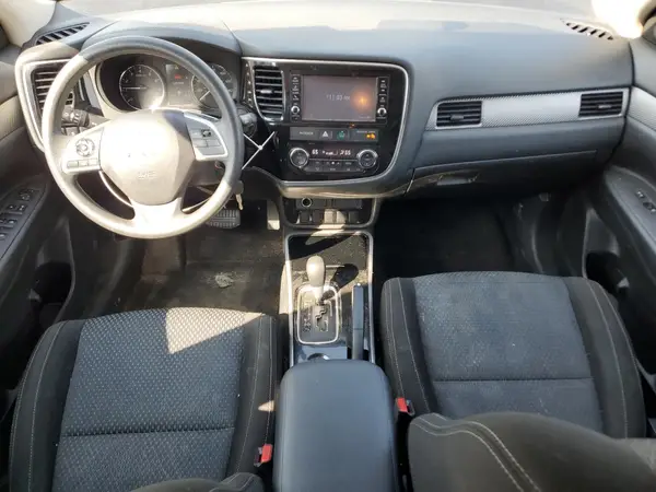 JA4AD2A31JJ004898 2018 MITSUBISHI OUTLANDER - Image 8
