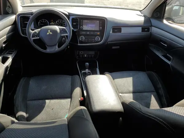 JA4AD2A31JZ010301 2018 MITSUBISHI OUTLANDER - Image 8