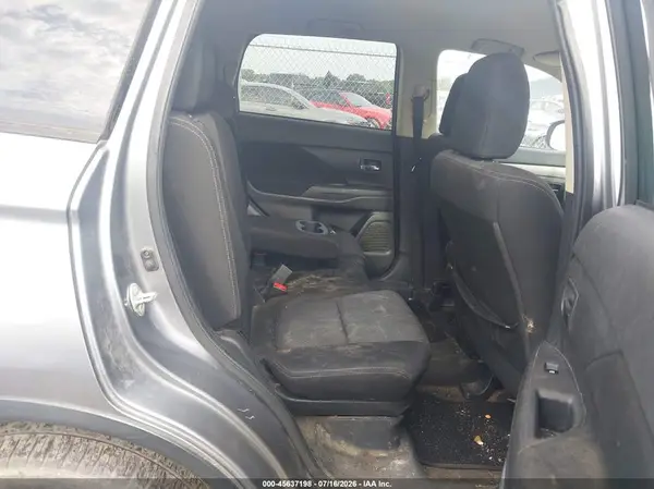 JA4AD2A31JZ052435 2018 MITSUBISHI OUTLANDER - Image 8