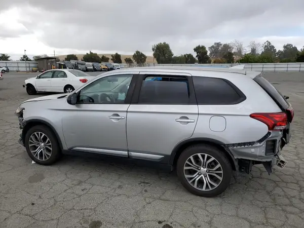 JA4AD2A31JZ052824 2018 MITSUBISHI OUTLANDER - Image 2