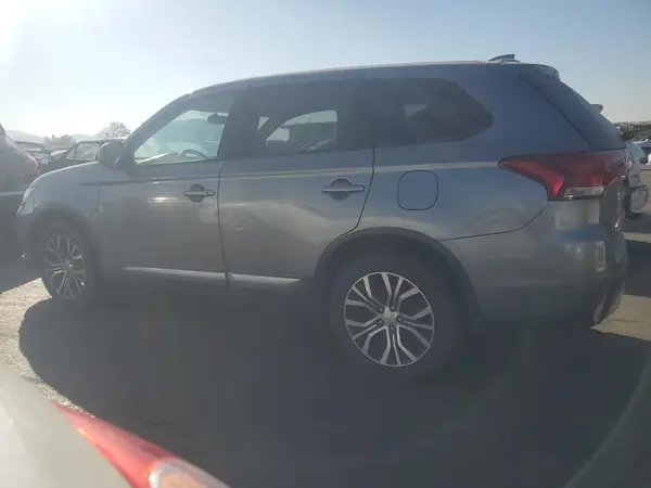 JA4AD2A31JZ053052 2018 MITSUBISHI OUTLANDER - Image 2