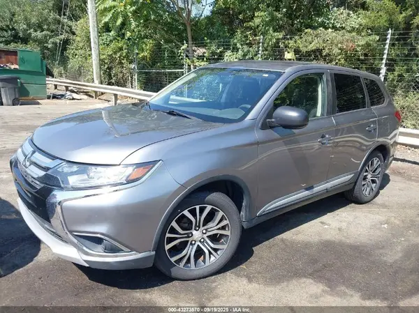 JA4AD2A31JZ055111 2018 MITSUBISHI OUTLANDER - Image 2