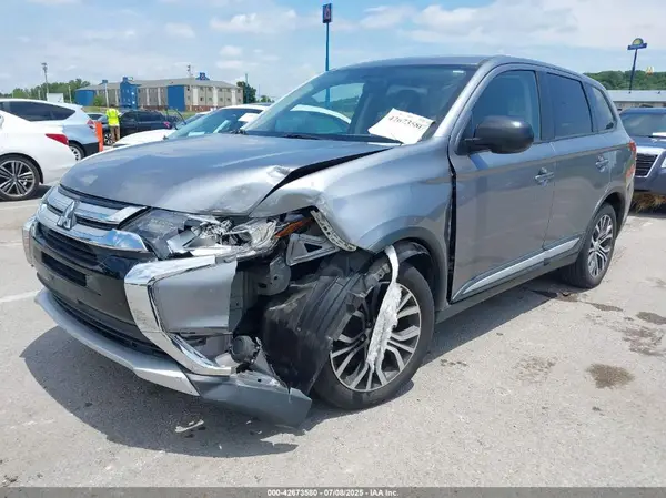 JA4AD2A31JZ055481 2018 MITSUBISHI OUTLANDER - Image 2