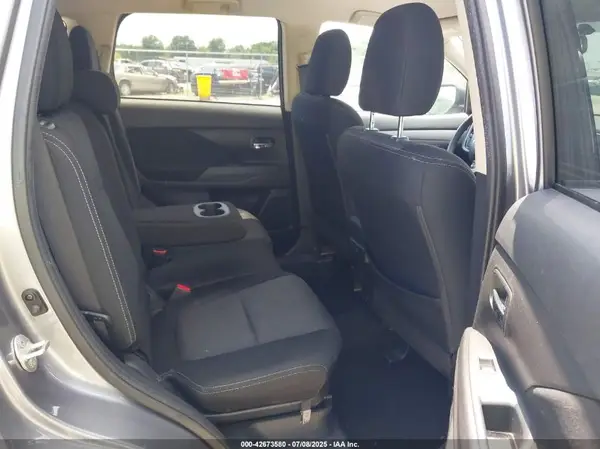 JA4AD2A31JZ055481 2018 MITSUBISHI OUTLANDER - Image 8