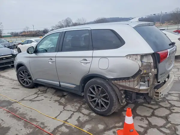 JA4AD2A31JZ060504 2018 MITSUBISHI OUTLANDER - Image 2