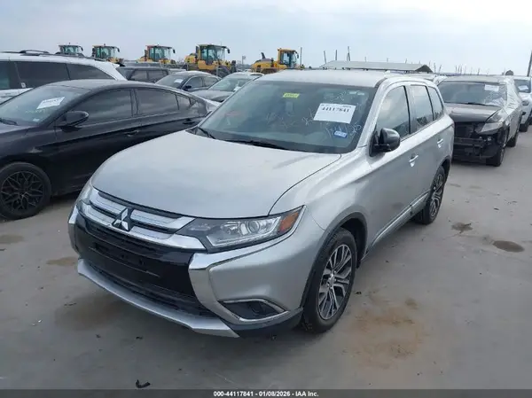 JA4AD2A31JZ071518 2018 MITSUBISHI OUTLANDER - Image 2