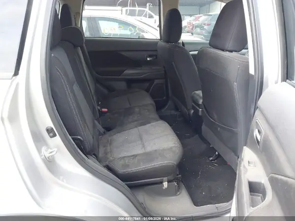 JA4AD2A31JZ071518 2018 MITSUBISHI OUTLANDER - Image 8