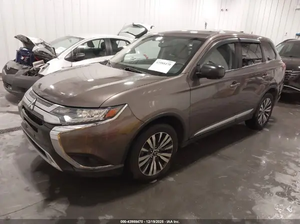 JA4AD2A31KZ025740 2019 MITSUBISHI OUTLANDER - Image 2