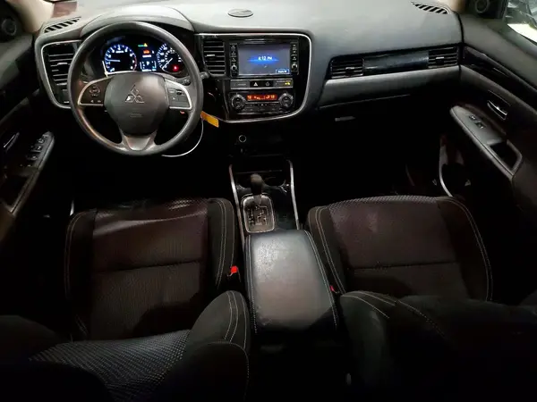 JA4AD2A31KZ055899 2019 MITSUBISHI OUTLANDER - Image 8