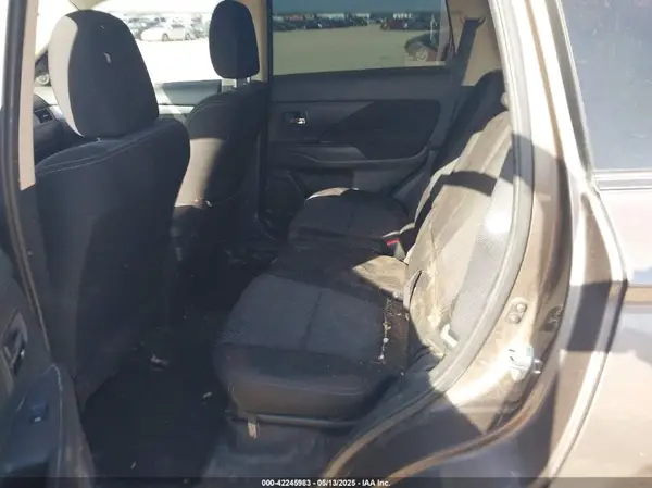 JA4AD2A32GZ050606 2016 MITSUBISHI OUTLANDER - Image 8