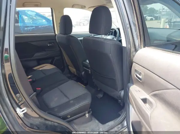 JA4AD2A32HZ005215 2017 MITSUBISHI OUTLANDER - Image 8