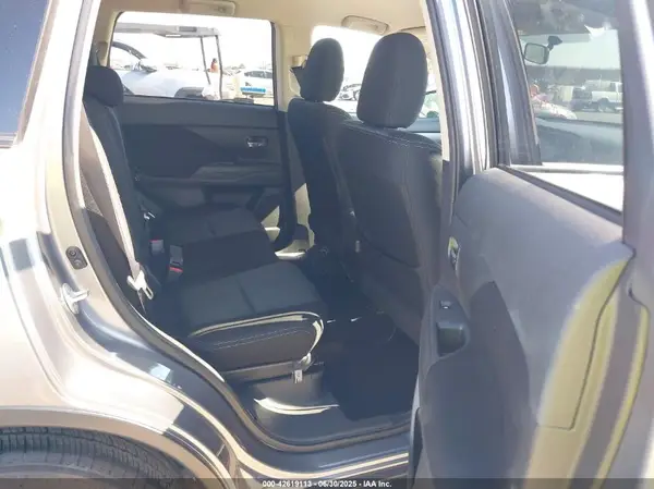 JA4AD2A32HZ013511 2017 MITSUBISHI OUTLANDER - Image 8