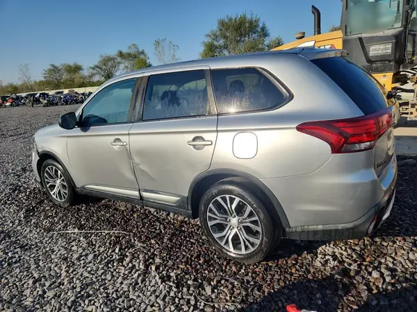JA4AD2A32JZ002904 2018 MITSUBISHI OUTLANDER - Image 2