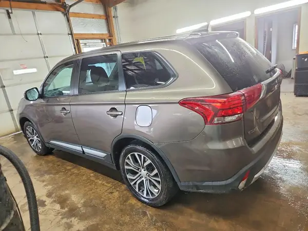 JA4AD2A32JZ004345 2018 MITSUBISHI OUTLANDER - Image 2