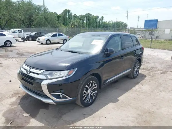JA4AD2A32JZ017001 2018 MITSUBISHI OUTLANDER - Image 2