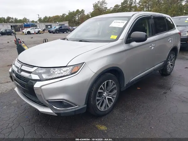 JA4AD2A32JZ017502 2018 MITSUBISHI OUTLANDER - Image 2