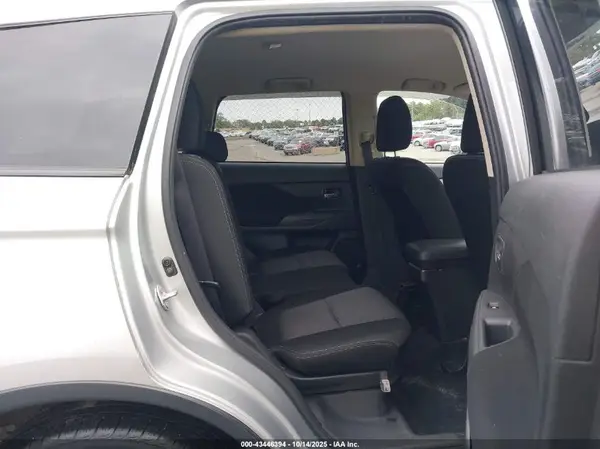 JA4AD2A32JZ017502 2018 MITSUBISHI OUTLANDER - Image 8