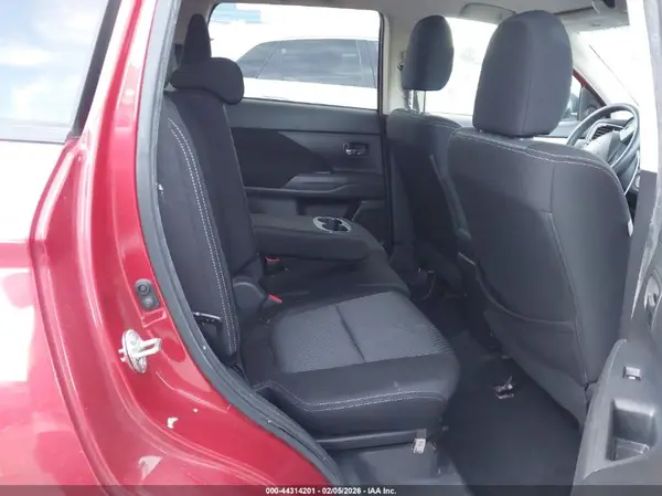 JA4AD2A32JZ046787 2018 MITSUBISHI OUTLANDER - Image 8