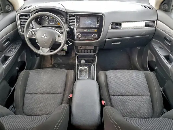 JA4AD2A32JZ051990 2018 MITSUBISHI OUTLANDER - Image 8